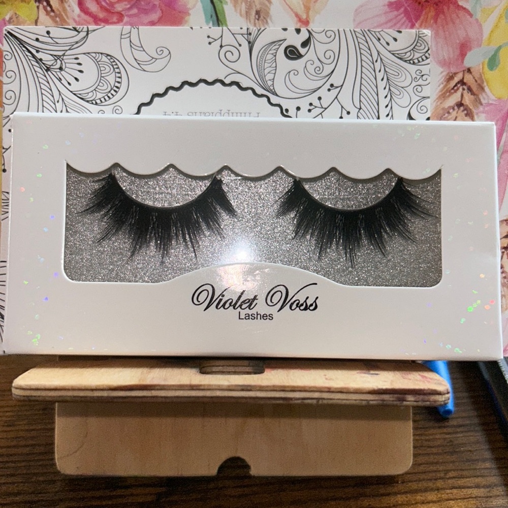 Violet Voss lashes